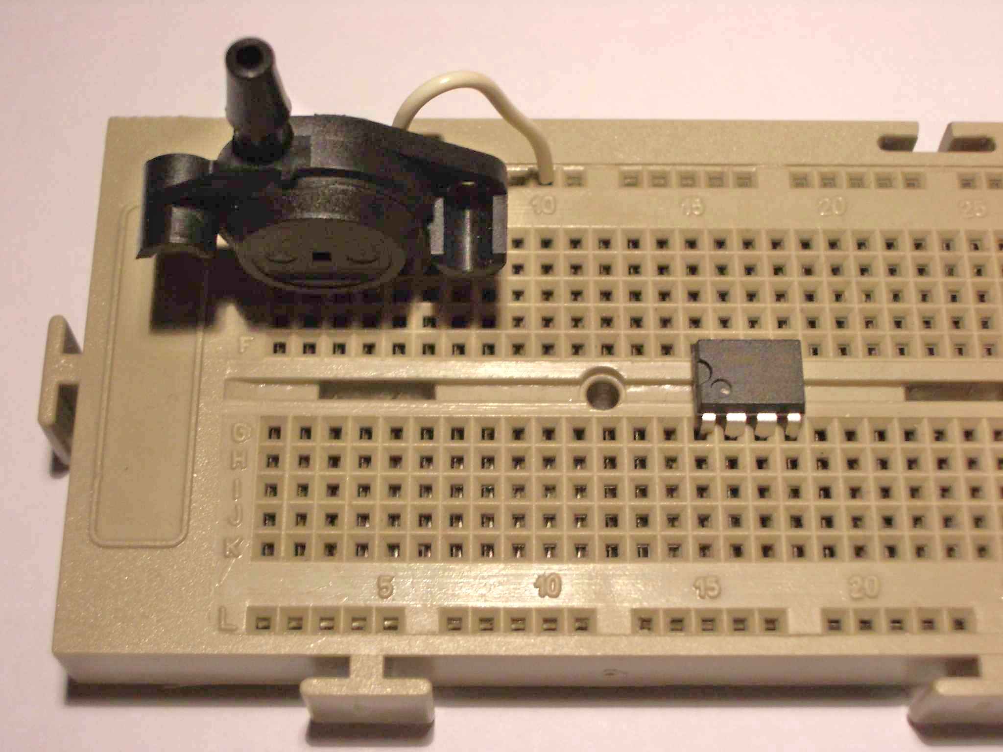 Diseo de un sensor casero de presin de neumtica para LEGO Mindstorm NXT